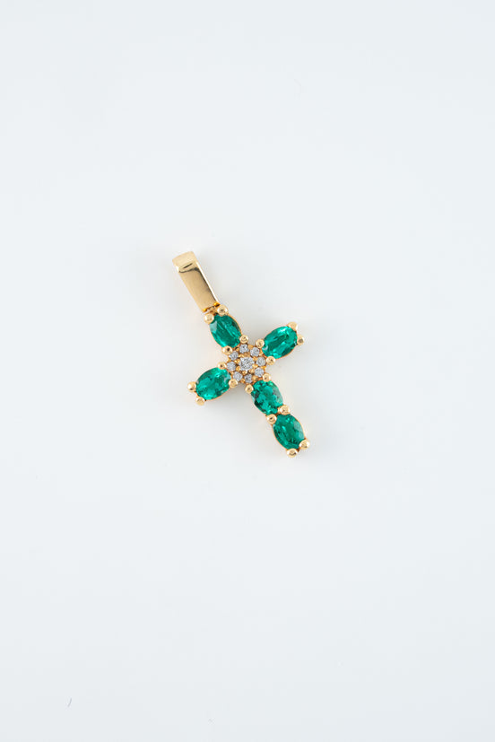 Dije Cruz Esmeralda y Diamantes Oro Amarillo 18k / DED42/ E:0,50 quilates D:0,04 quilates / M: 2,1 cms x 1,2 cms