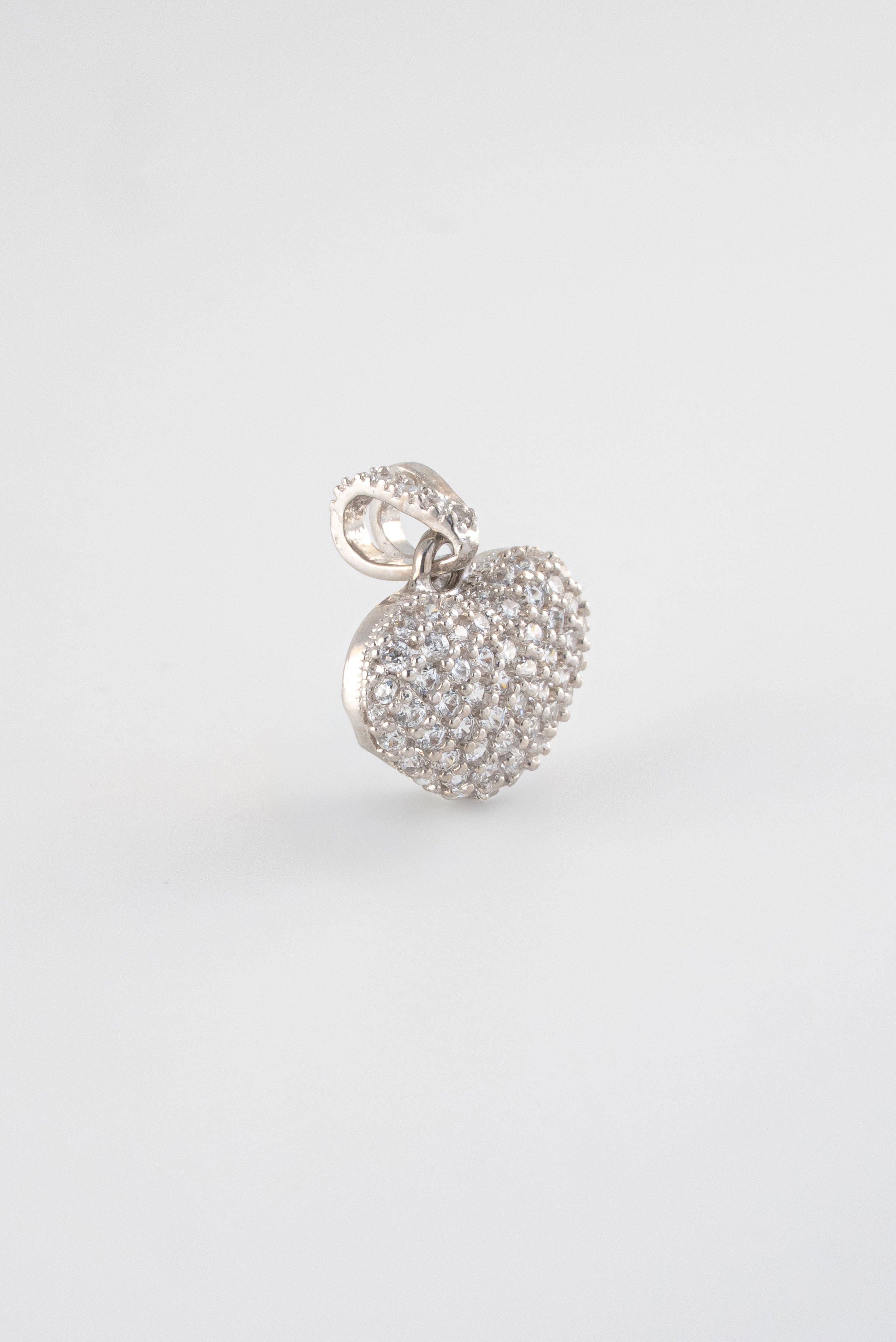 Dije Corazon Circones Oro Blanco 18k /NA102 / M: 1,6 cms x 1,4 cms / P: 2gr