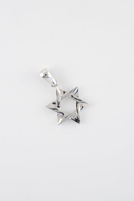 Dije Estrella David Lisa Oro Blanco 18k / NA102 / M: 2 cms x 1,2 cms / P: 1,3 gr