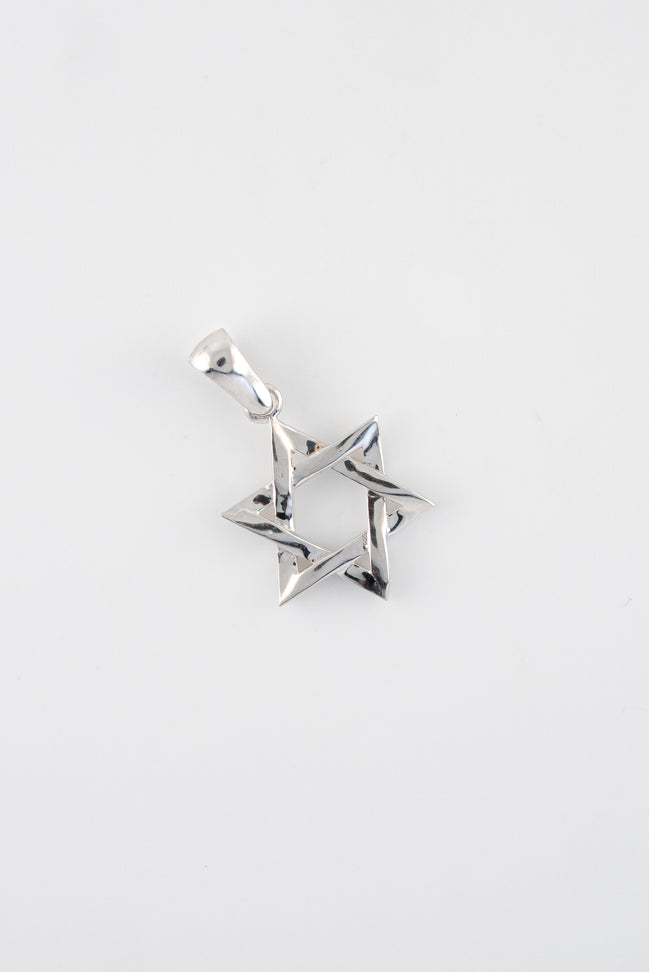 Dije Estrella David Lisa Oro Blanco 18k / NA102 / M: 2 cms x 1,2 cms / P: 1,3 gr