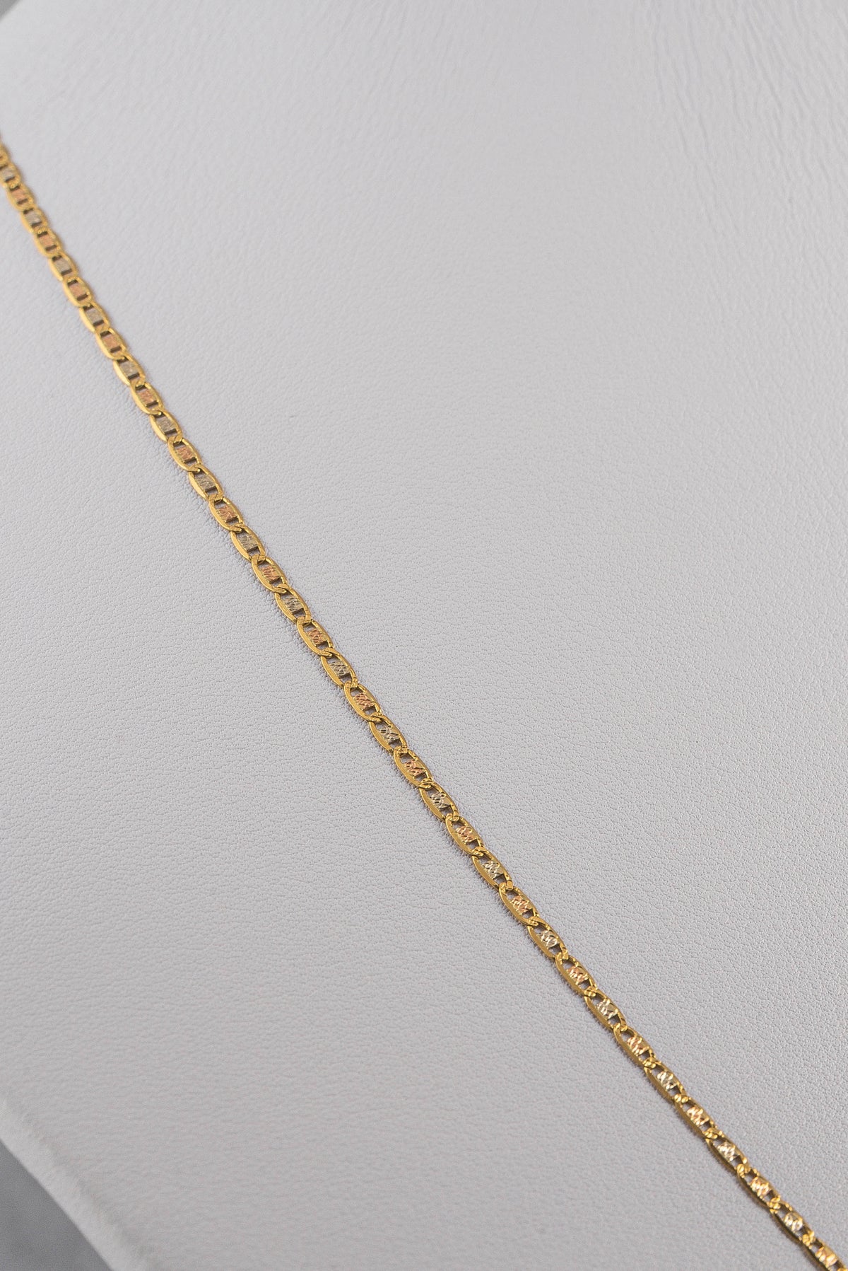 Cadena Escalera Tres Oros 18k / ITA83 / 60 cms / M: 2.5 mm / P: 4,4 gr