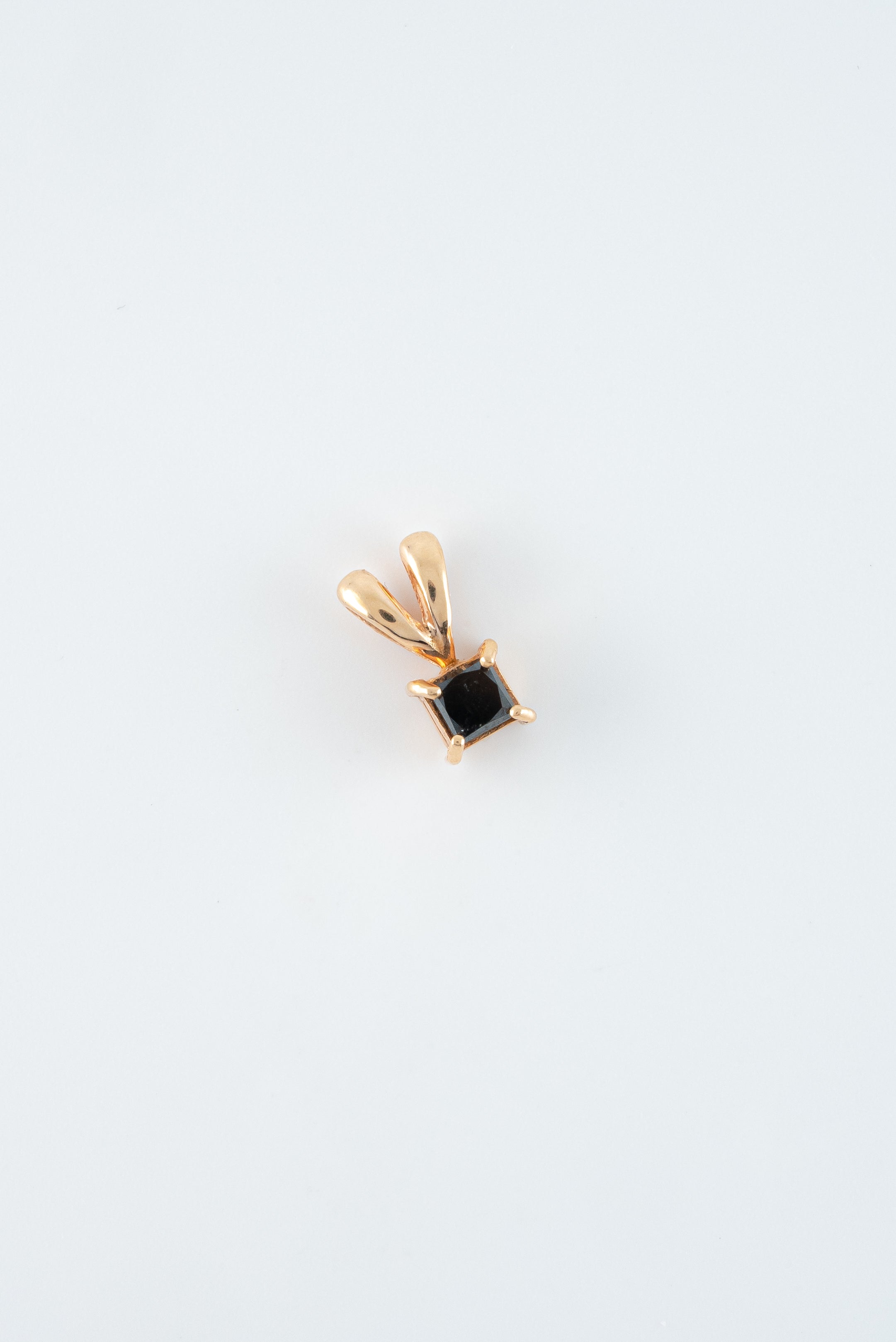 Dije Diamante Negro Cuadrado Oro Rosado 18k/ DDN01/ M: 1 cms x 4 mm
