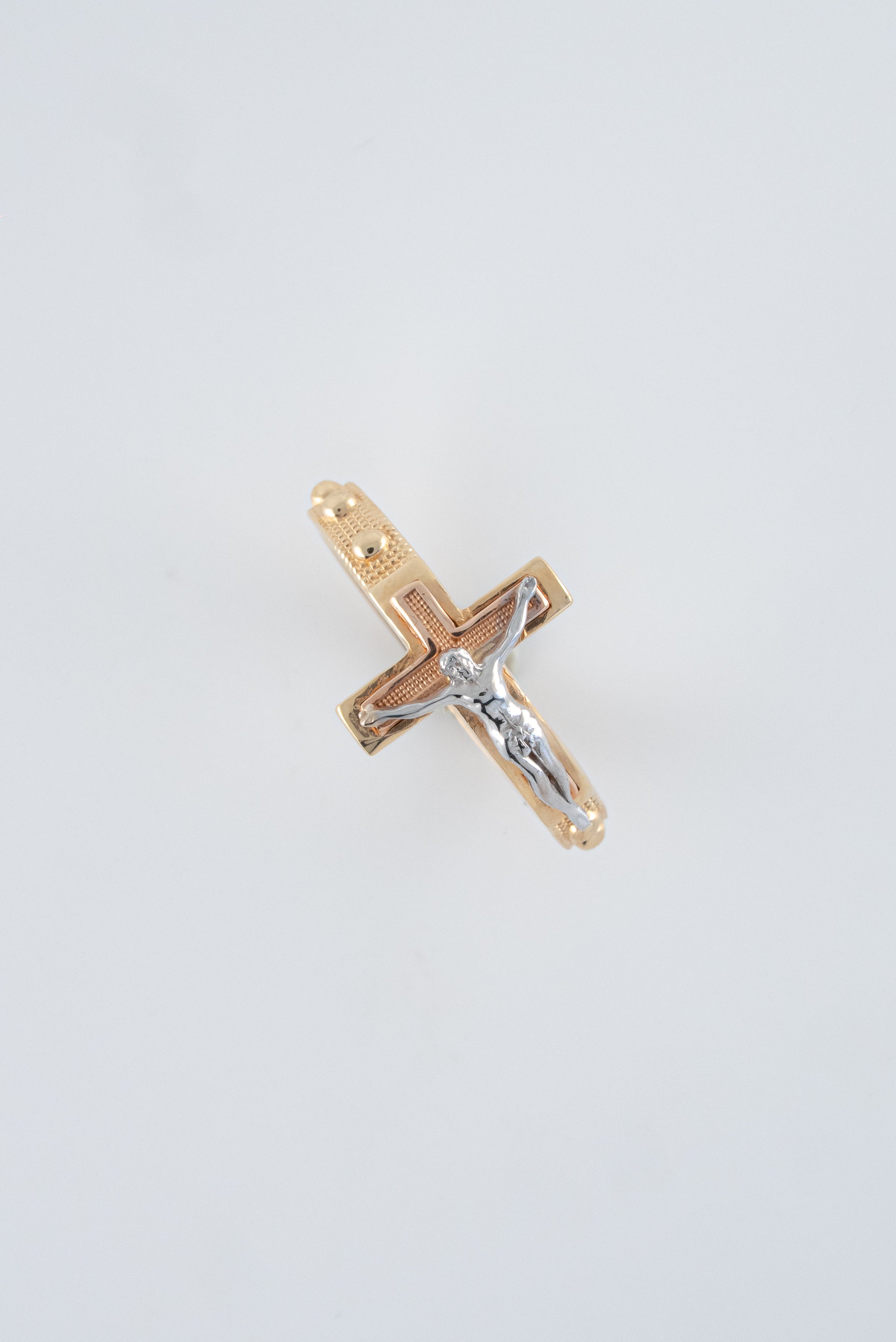 Anillo Cristo Bicolor (Oro Amarillo - Blanco) 18k /NA47/ T: 6/ Peso: 3,3 gr
