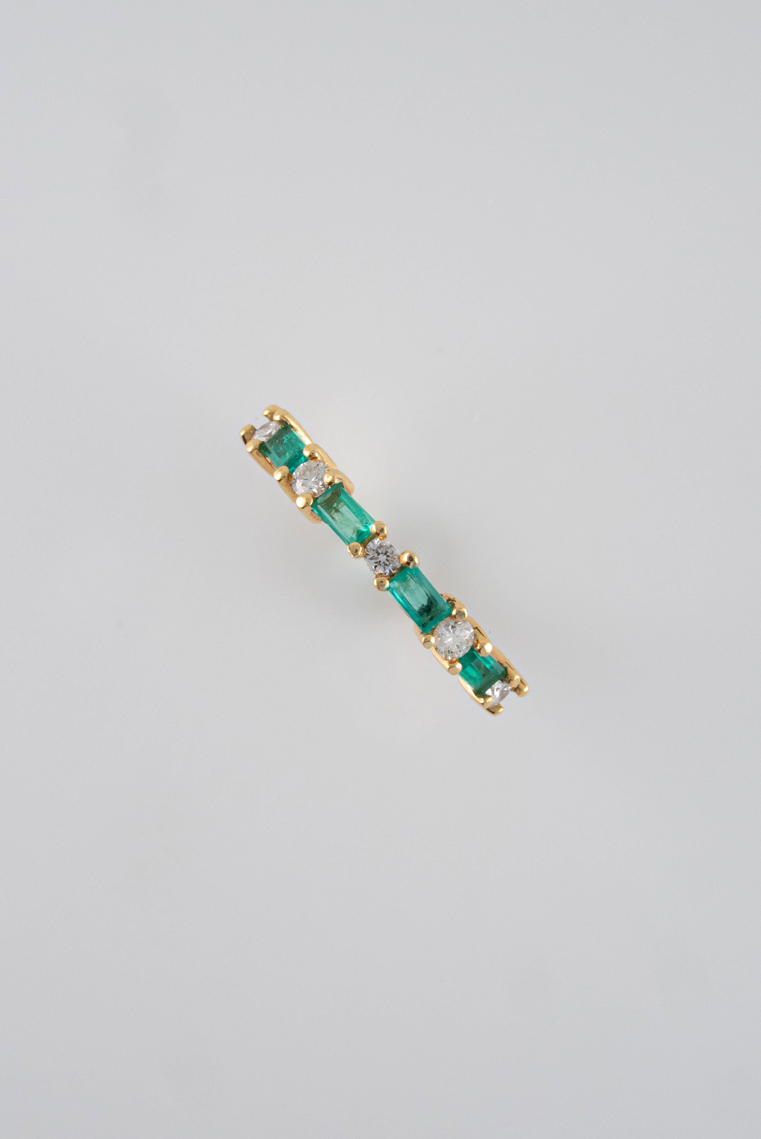 Anillo Esmeraldas y Diamantes 18k oro amarillo / Talla 6 Nacional