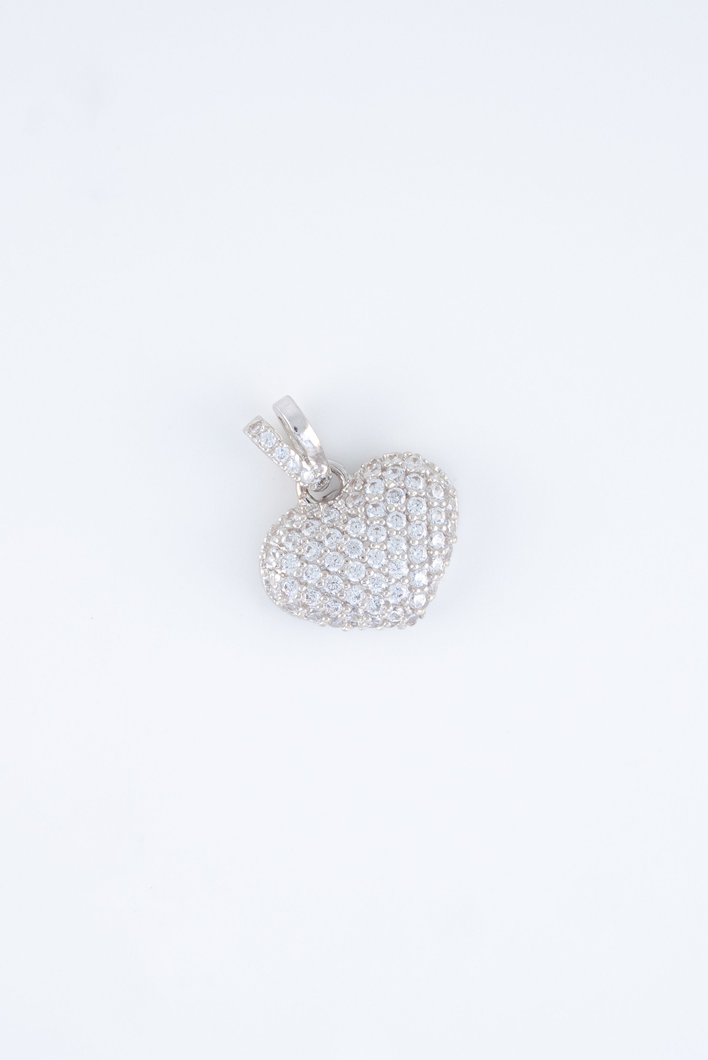 Dije Corazon Circones Oro Blanco 18k /NA102 / M: 1,6 cms x 1,4 cms / P: 2gr