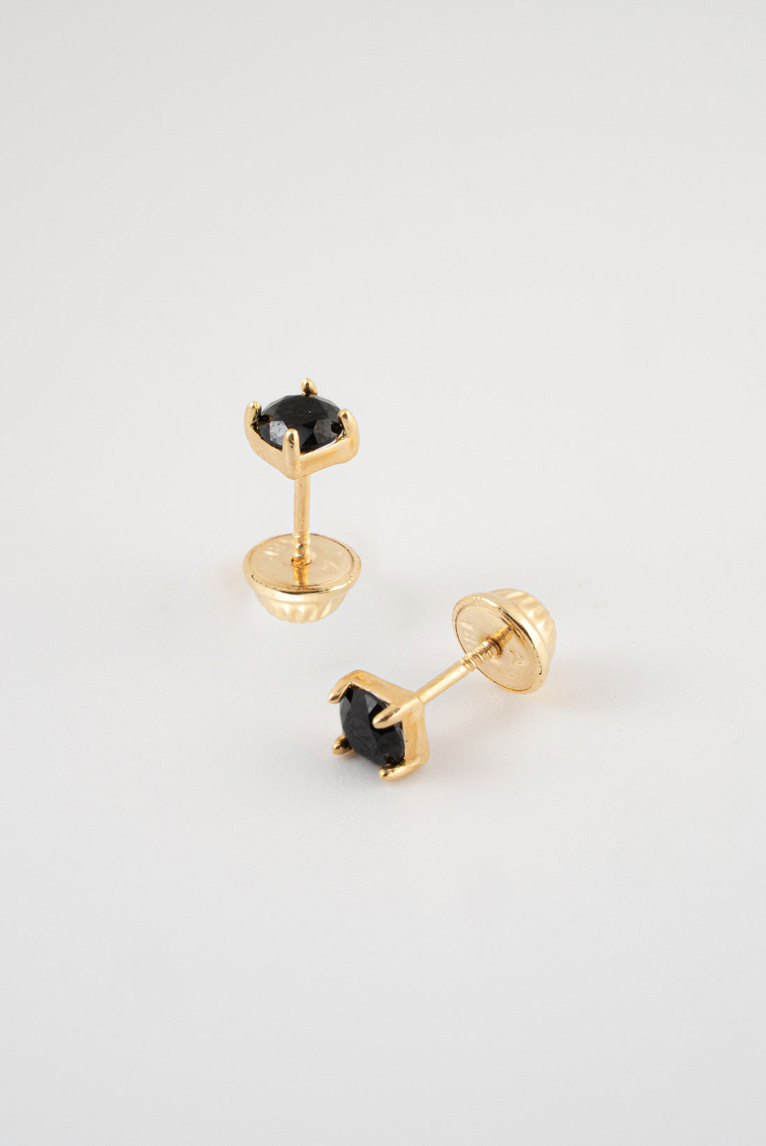 Topos Circon Negro Oro Amarillo 18k / NA160 / M: 4mm x 4 mm / P: 0,8 gr