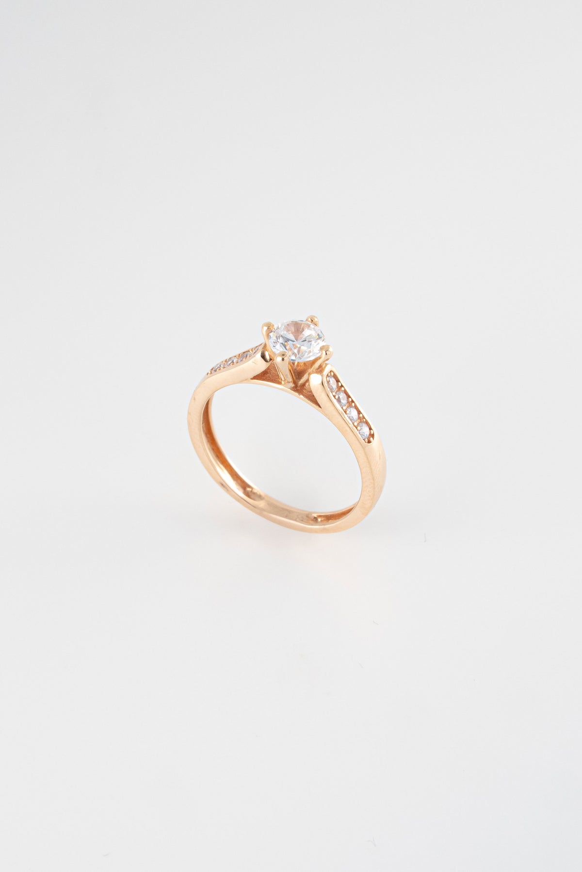 Anillo Compromiso Oro Rosado 18k Circones / NA64 / T: 6 / P: 2,8 gr