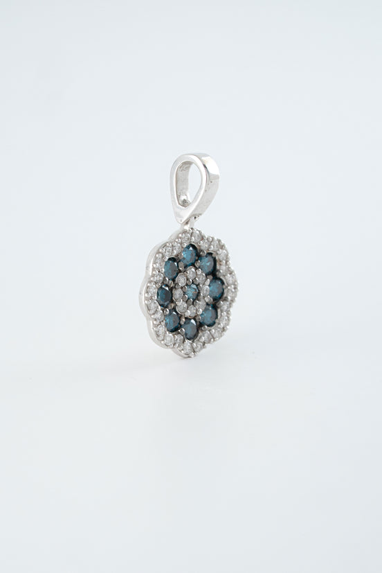 Dije Flor Diamantes Oro Blanco 18k / DDA01 / M: 1,9 cms x 1,1, cms