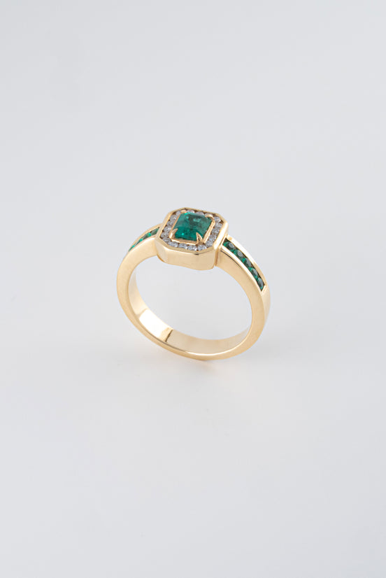 Anillo Esmeralda  y Diamanres Oro Amarillo 18k / AED29 / T: 6.5 /  E: 0,20 quilates - D:0.08 quilates