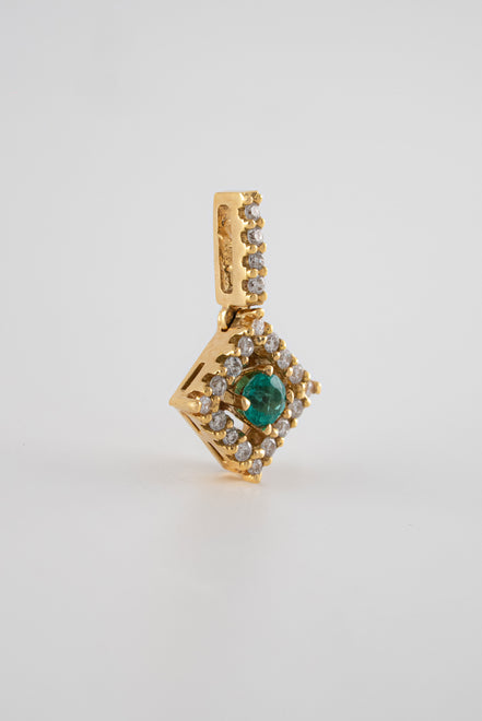 Dije Rombo Esmeraldas y Diamantes Oro Amarillo 18 k /DED19/ M: 1,5 cms x 1,8 cms