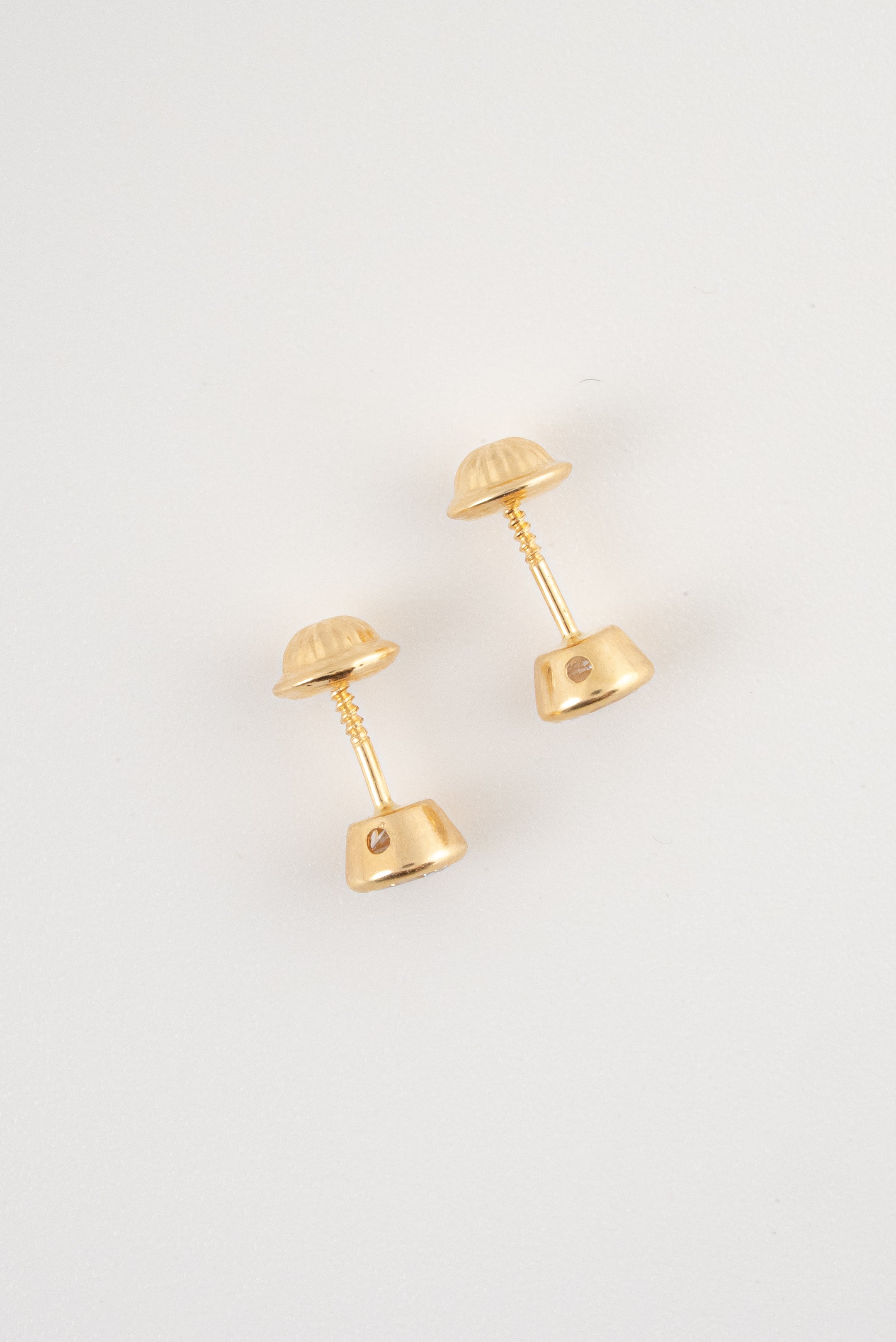 Topos Bisel Circon Blanco Oro Amarillo 18k / NA158 / M: 5 mm / P: 0,7 gr