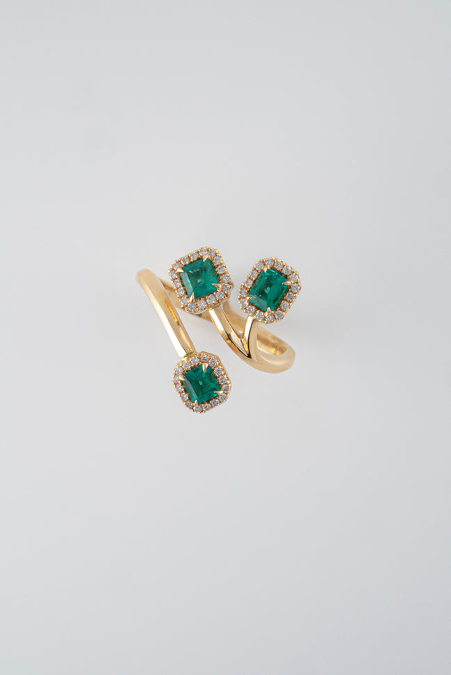 Anillo Esmeralda y Diamantes Oro Amarillo 18k / AED24 / T: 7 / E:0,75  quilates - D: 0.24 quilates