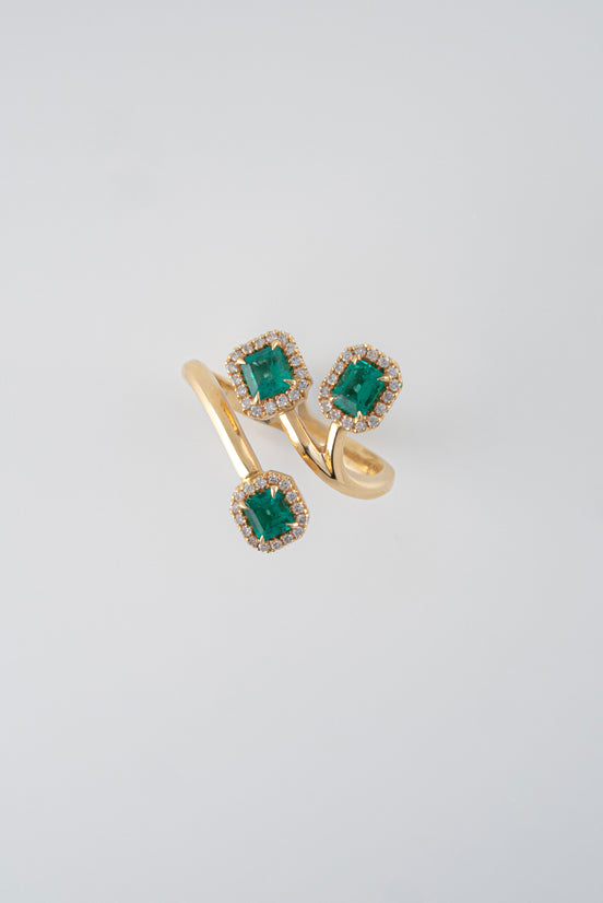 Anillo Esmeralda y Diamantes Oro Amarillo 18k / AED24 / T: 7 / E:0,75  quilates - D: 0.24 quilates