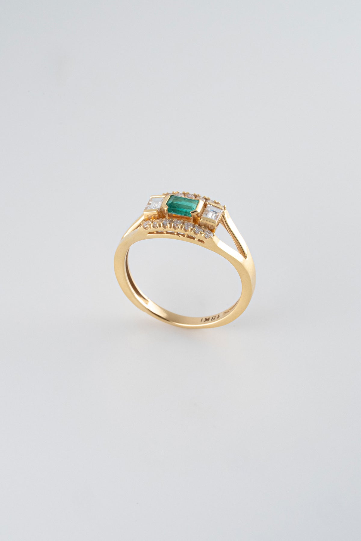 Anillo Esmeralda y Diamantes Oro Amarillo 18k / AED12 / T: 6.5
