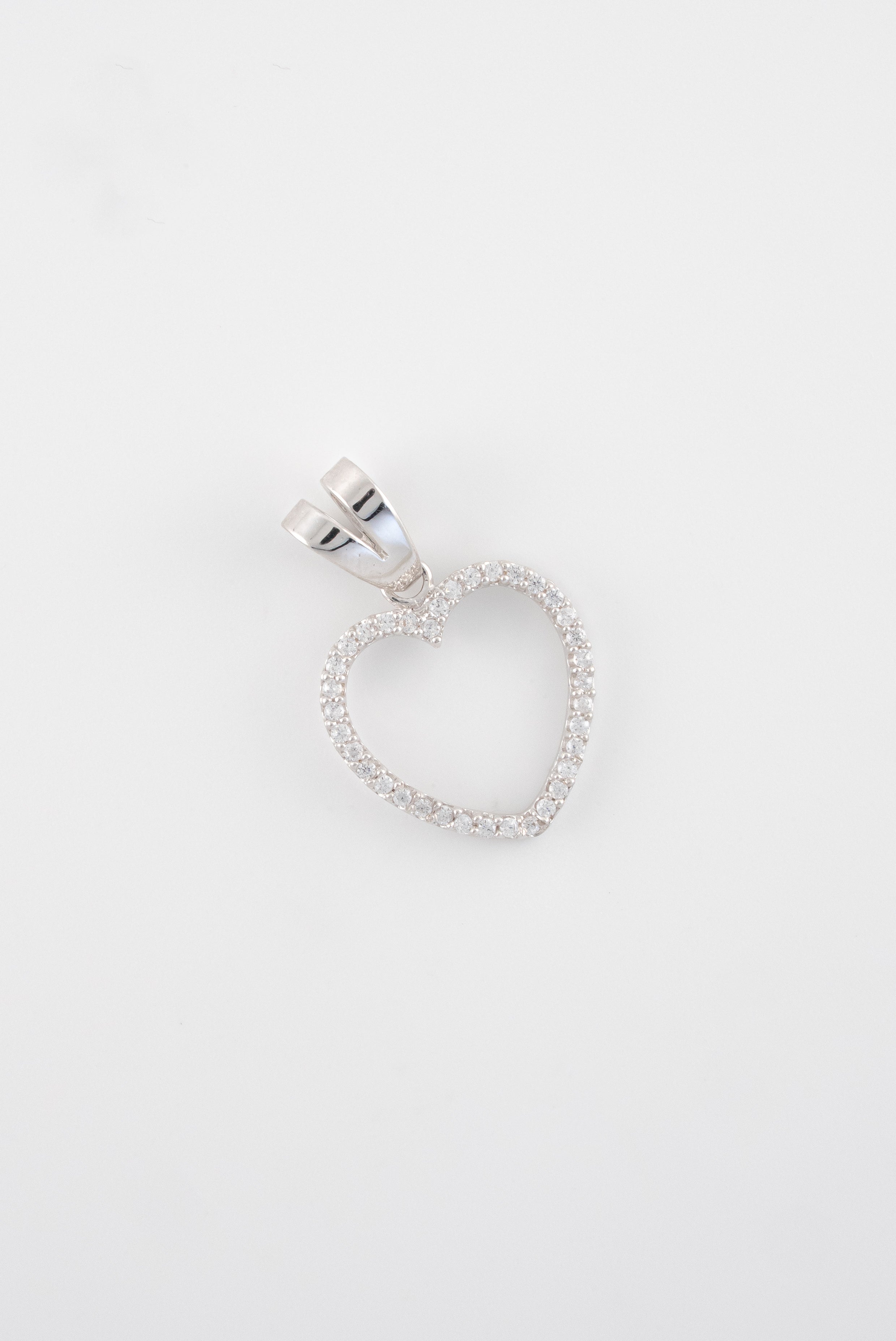 Dije Corazon Silueta Circones Oro Blanco 18k / NA102 / M: 2,3 cms x 1,5 cms / P: 1,4 gr