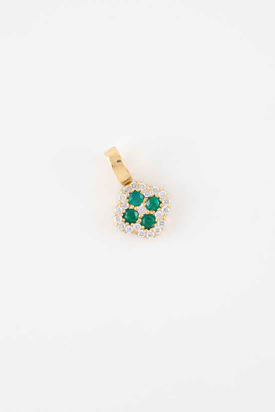 Dije Trebol Esmeradas y Diamantes Oro Amarillo 18k / DED49 / M: 1,5 cms x 1,8 cms