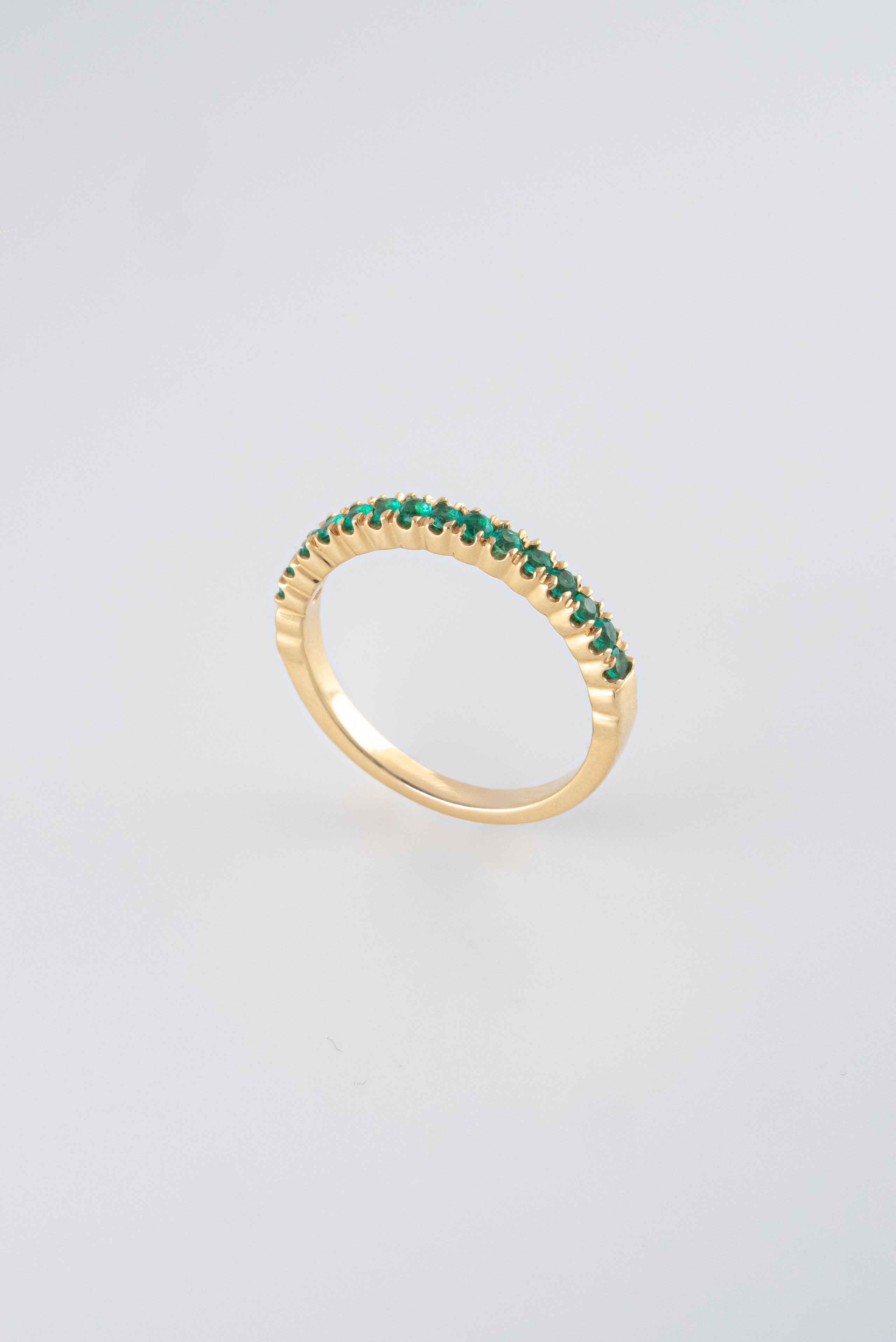 Anillo Esmeraldas Oro Amarillo 18k /AE58/ E:0,30 quilates / T: 6.5
