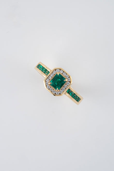 Anillo Esmeralda  y Diamanres Oro Amarillo 18k / AED29 / T: 6.5 /  E: 0,20 quilates - D:0.08 quilates