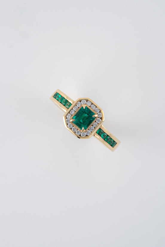 Anillo Esmeralda  y Diamanres Oro Amarillo 18k / AED29 / T: 6.5 /  E: 0,20 quilates - D:0.08 quilates
