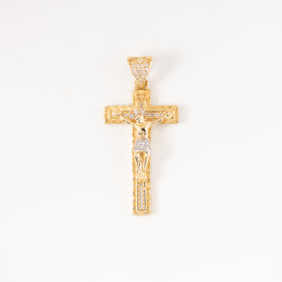 Dije Cruz Cristo Circones Oro Amarillo 18k / NA102 / M: 4.3 cms x 2 cms / P: 5.8 gr