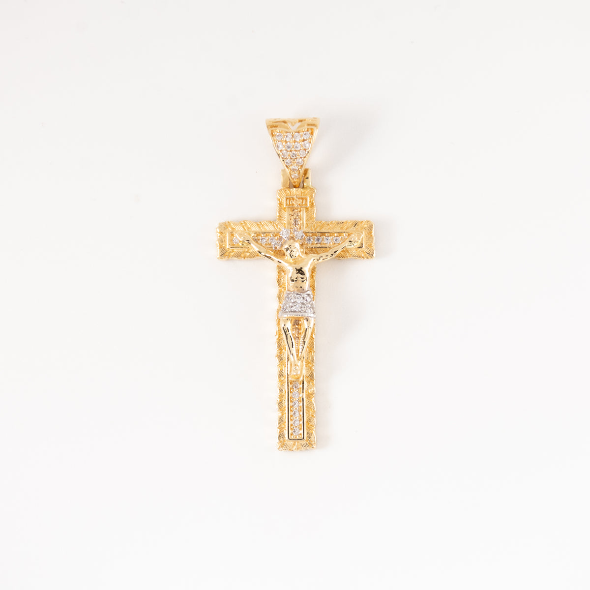 Dije Cruz Cristo Circones Oro Amarillo 18k / NA102 / M: 4.3 cms x 2 cms / P: 5.8 gr