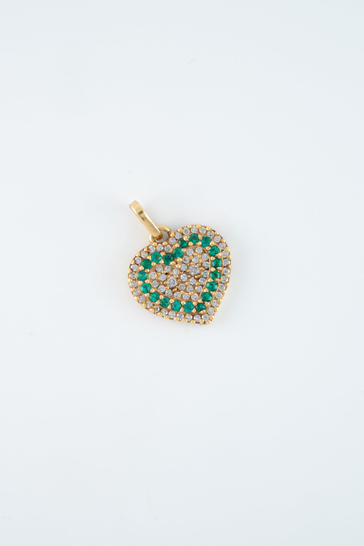 Dije Corazon Esmeraldas y Diamantes Oro Amarillo 18k /DED07 / M: 2 cms x 1,5 cms