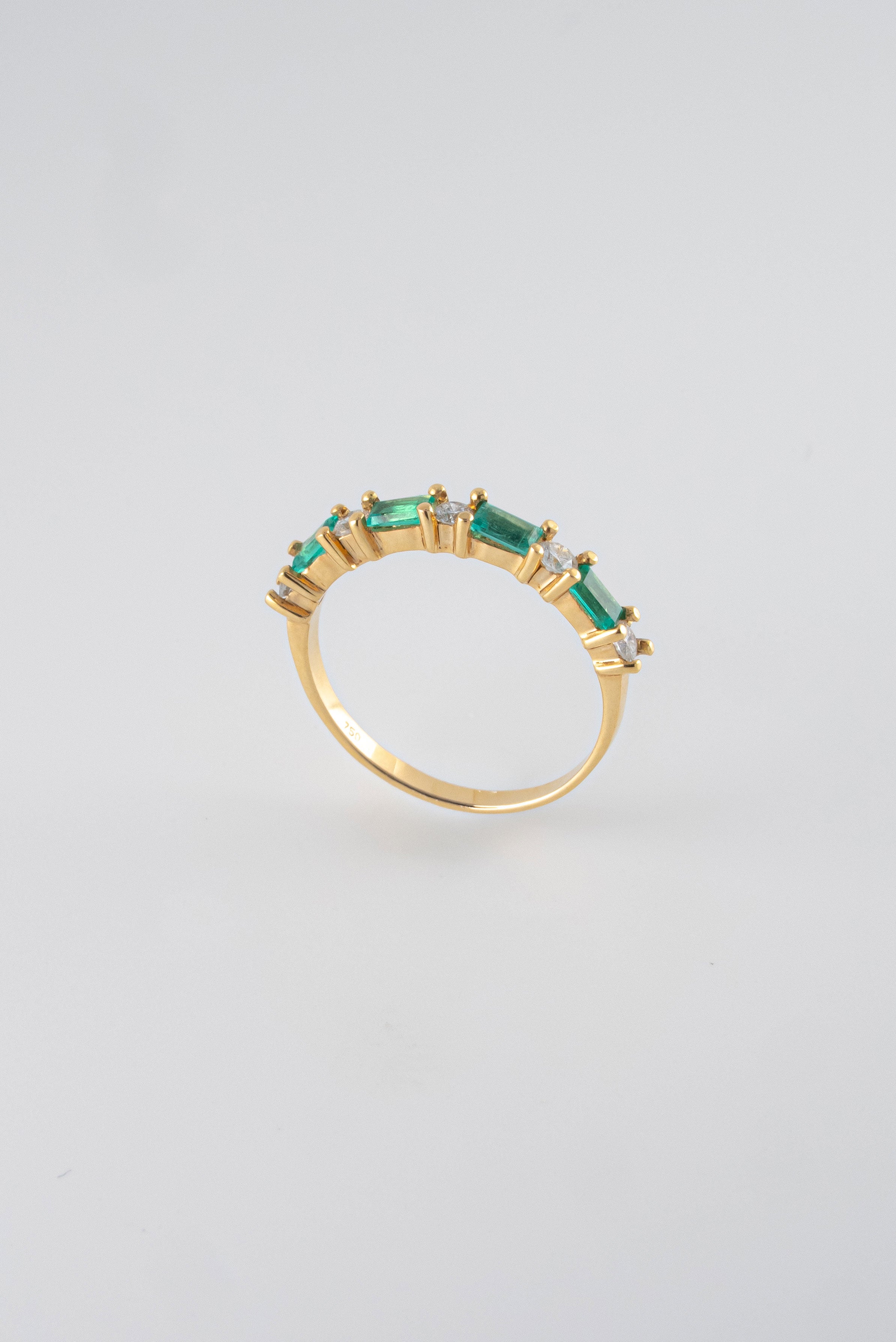 Anillo Esmeraldas y Diamantes 18k oro amarillo / Talla 6 Nacional