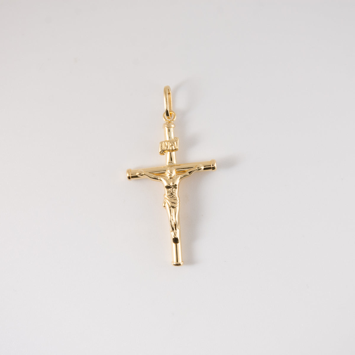 Dije Cruz Cristo Oro Amarillo 18k / NA102 / M: 4 cms x 2 cms / P: 1.6 gr