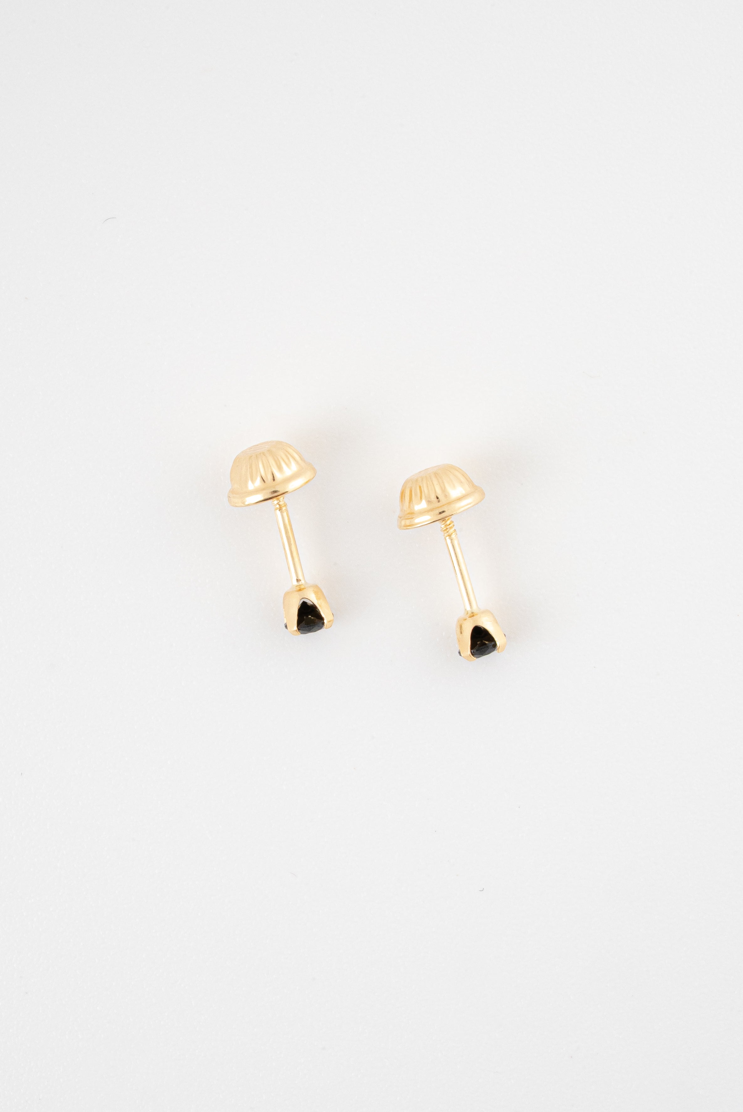 Topos Ciron Negro Oro Amarillo 18k /NA163 / M: 3 mm x 3 mm / P: 0,5 gr