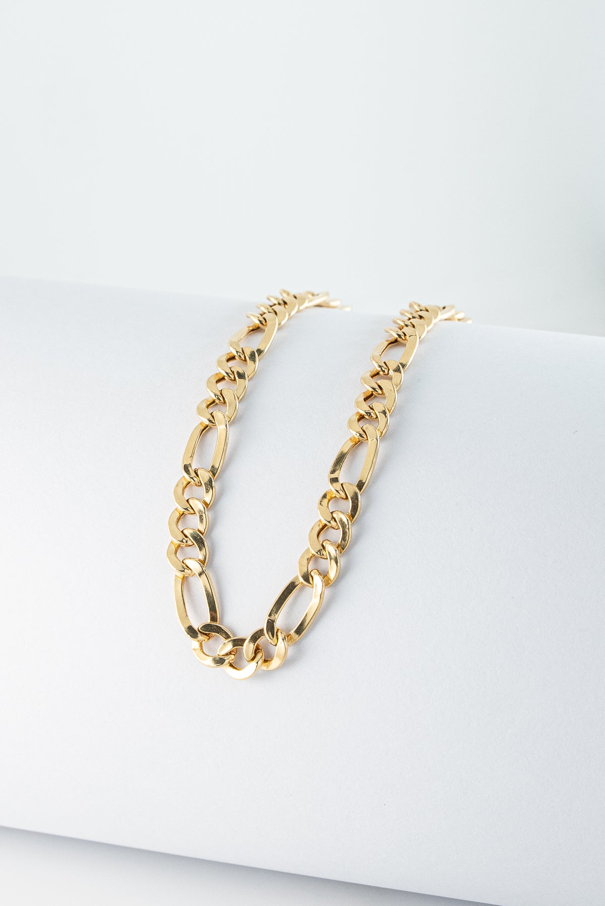 Pulsera Figaro Oro Amarillo 18k / ITA02 / M: 19 cms x 5 mm / P: 4 gr