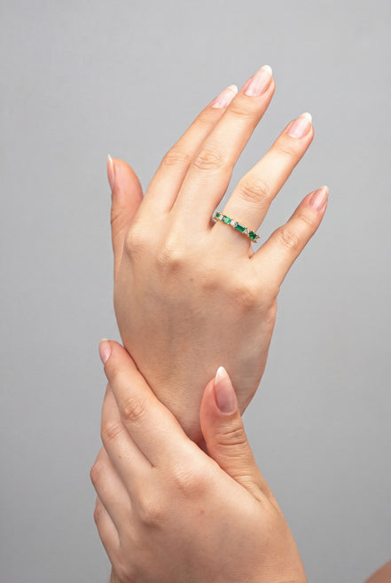 Anillo Esmeraldas y Diamantes 18k oro amarillo / Talla 6 Nacional