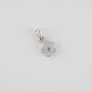 Dije Flor Diamantes Oro Blanco 18k / DD25 / M: 1,5 cms x 1,8 cms