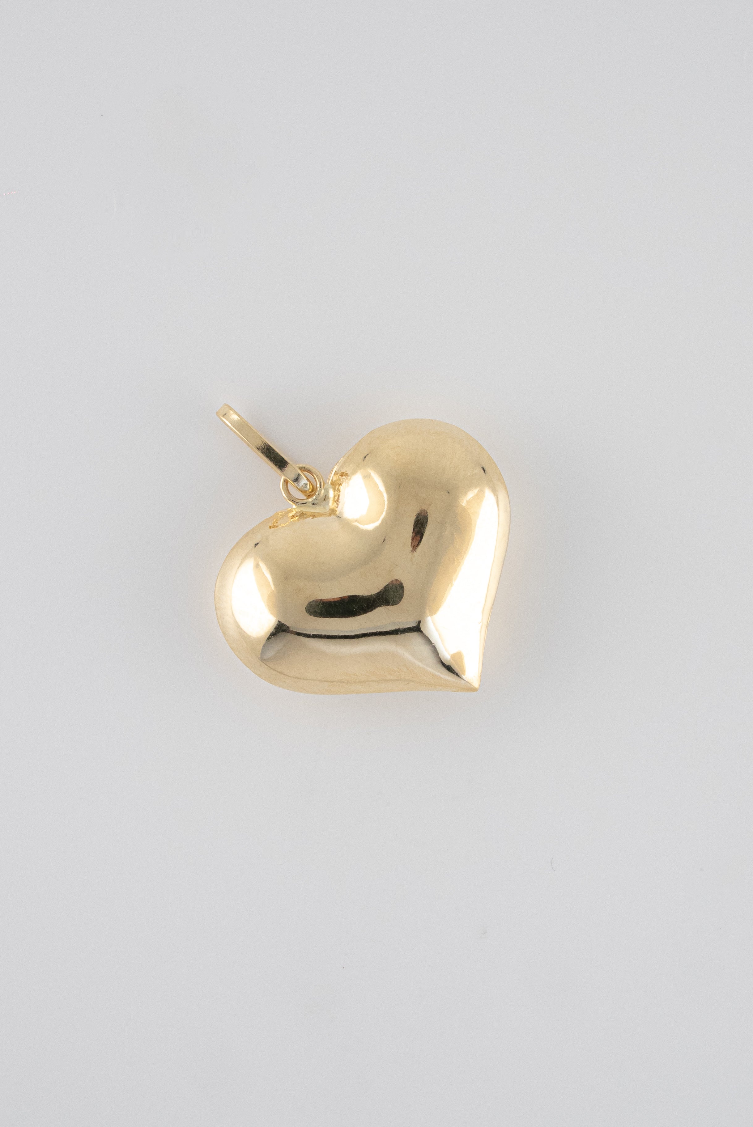 Dije Corazon Liso Oro Amarillo 18k / NA102/ M: 2,3 cms x 2 cms / P: 1,4 gr