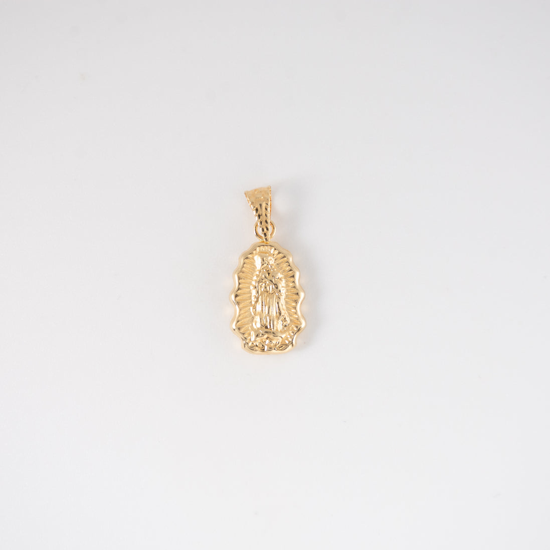 Dije Virgen Guadalupe Oro Amarillo 18k / NA102 / M: 2.5 cms x 1.5 cms / P: 1 gr