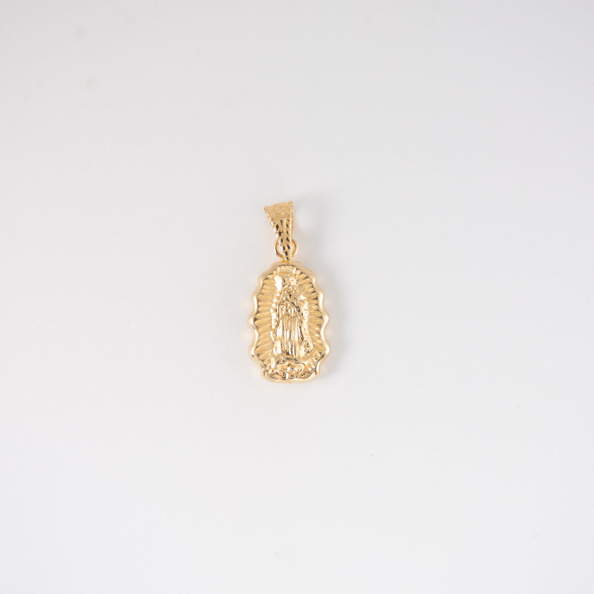 Dije Virgen Guadalupe Oro Amarillo 18k / NA102 / M: 2.5 cms x 1.5 cms / P: 1 gr
