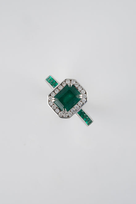 Anillo Elen Esmeraldas y Diamantes 18k oro blanco/  Talla: 6 EG: 1.83 QTS - D:0,21 QTS Nacional