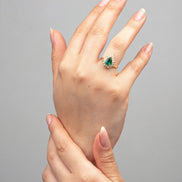 Anillo Viana Esmeraldas y Diamantes 18 k oro amarillo / Talla 7 E: 1,06 QTS - D: 0,30 QTS Nacional