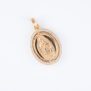 Dije Virgen Guadalupe Circones Oro Rosado 18k / NA102 / M: 2,6 cms x 1,6 cms / P: 3,3 gr
