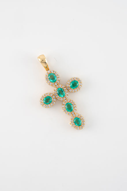 Dije Cruz Esmeralda y Diamante Oro Amarillo 18k /DED29/ M: 3 cms x 1,7 cms