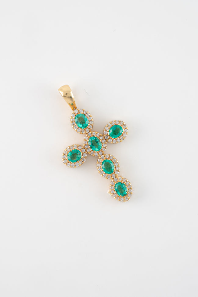Dije Cruz Esmeralda y Diamante Oro Amarillo 18k /DED29/ M: 3 cms x 1,7 cms