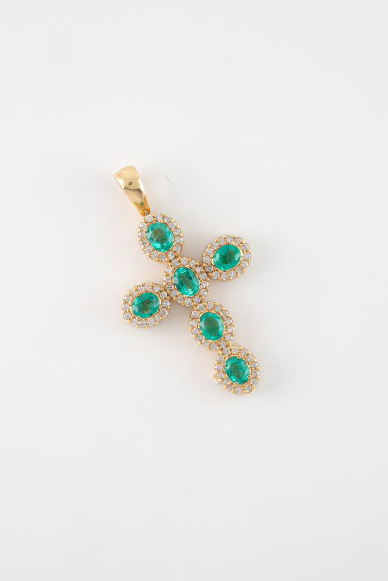 Dije Cruz Esmeralda y Diamante Oro Amarillo 18k /DED29/ M: 3 cms x 1,7 cms