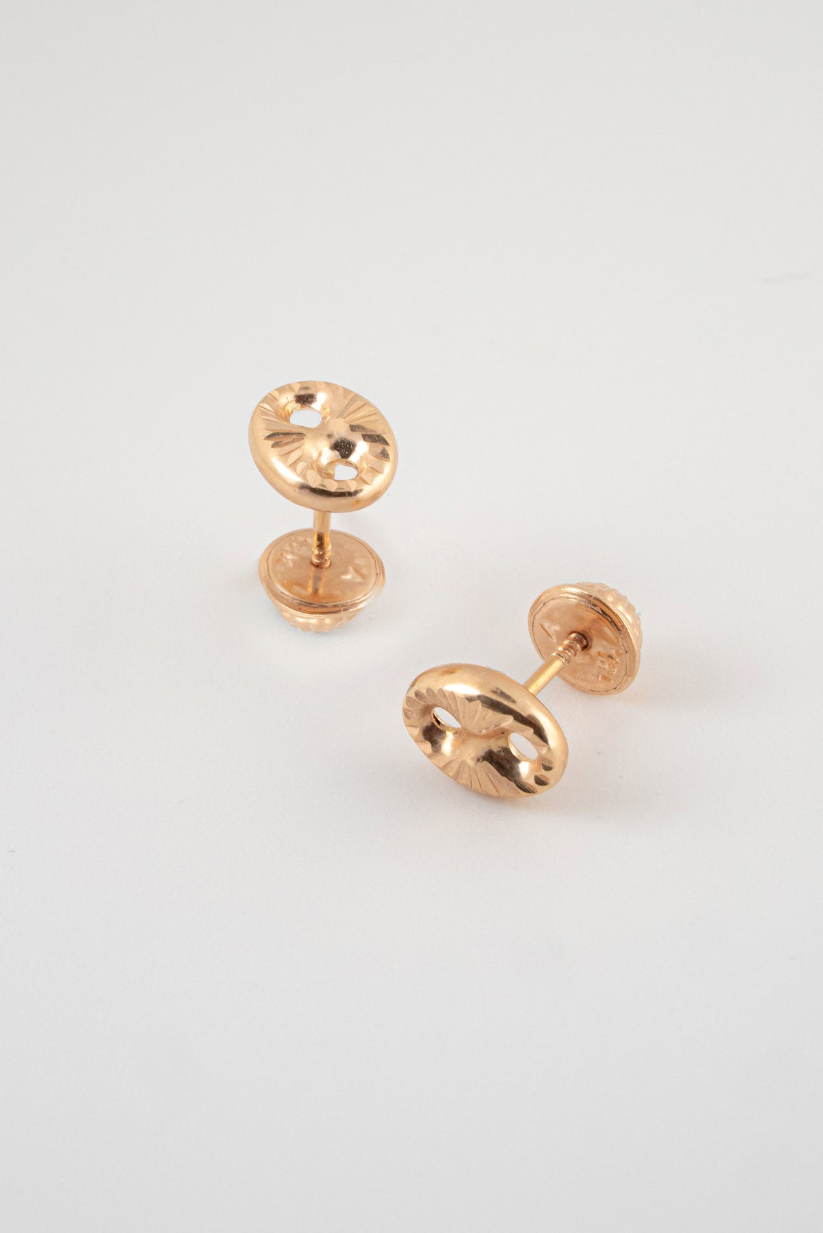 Topos GC Diamantado Oro Rosado 18k /NA09 / M: 8 mm x 6 mm / P: 0,8 gr