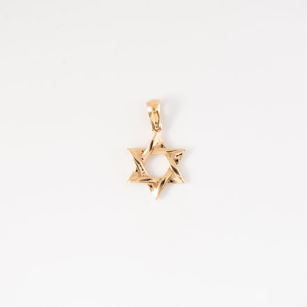 Dije Estrella David Liso Oro Rosado 18k / NA102 / M: 2 cms x 1,3 cms / P: 1.2 gr