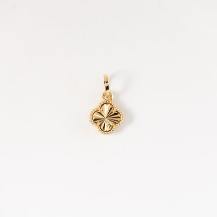 Dije Trebol Diamantado Oro Amarillo 18k / NA102 / M: 1.7 cms x 1 cms / P: 1.2 gr